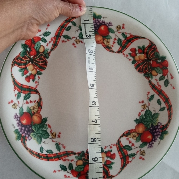 Festive Fruit and Ribbon Dinner Plate - Picture 3 of 3